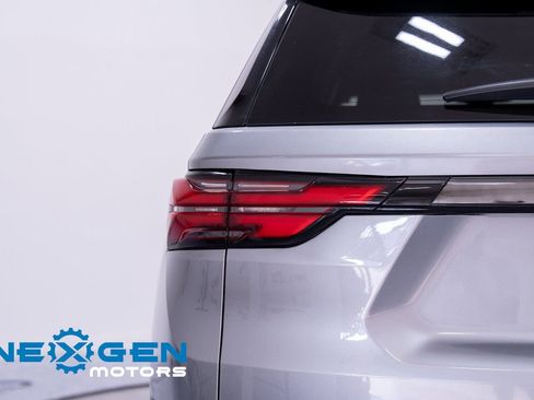Used 2023 Chevrolet Traverse RS w/ LPO, Floor Liner Package AWD/4WD image 60