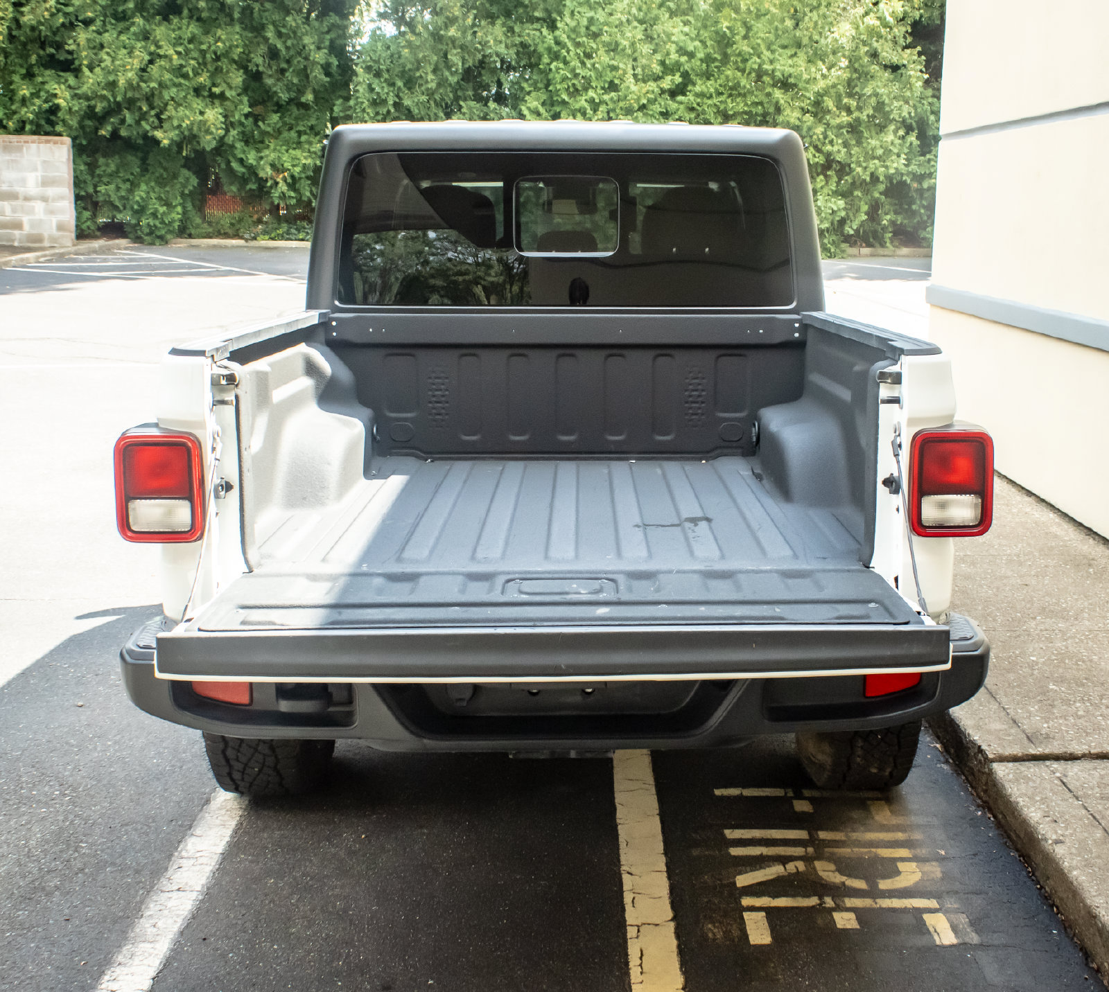 Used 2025 Jeep Gladiator Sport AWD/4WD image 19