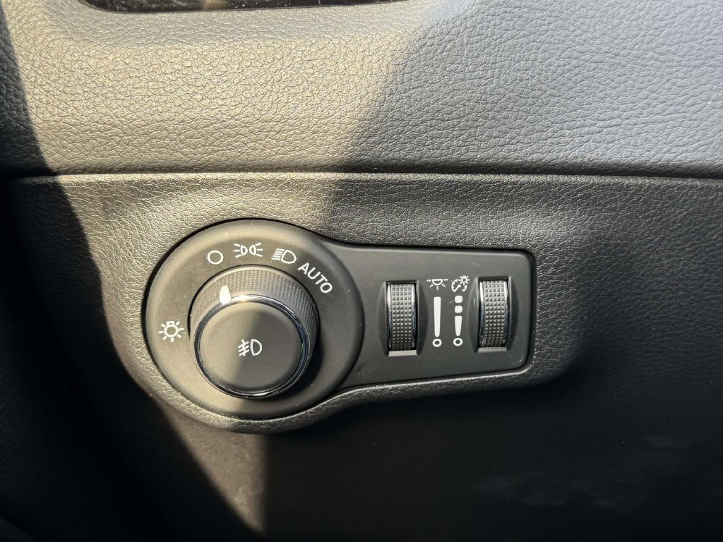 Used 2019 Jeep Compass Limited AWD/4WD image 29