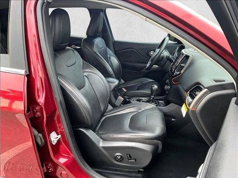 Used 2019 Jeep Cherokee Limited FWD image 9