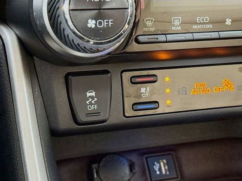 Used 2023 Toyota RAV4 Limited image 21