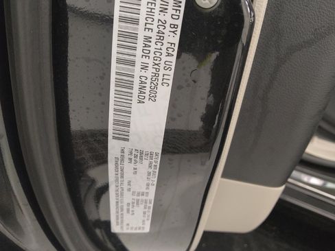 Used 2023 Chrysler Voyager LX image 33