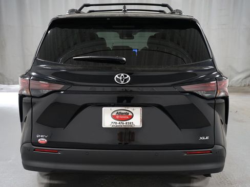 New 2026 Toyota Sienna XLE FWD image 8