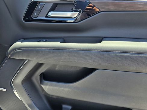 New 2026 Chevrolet Suburban Premier AWD/4WD image 9