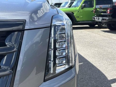 Used 2020 Cadillac Escalade Luxury w/ Escalade Sport Edition AWD/4WD image 9