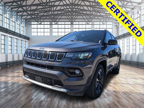 Used 2023 Jeep Compass Limited image 8