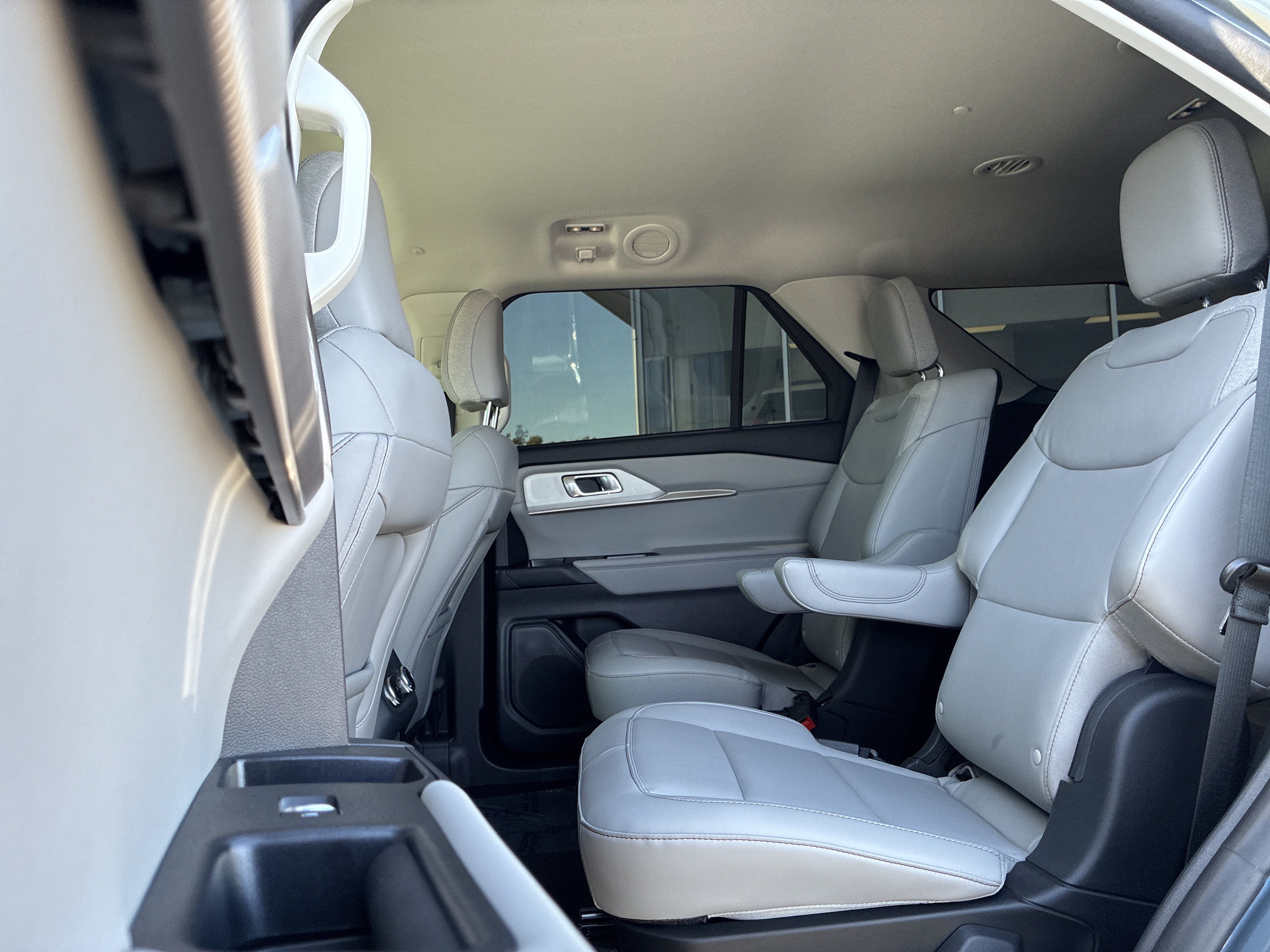 Used 2025 Ford Explorer Active w/ Active Comfort Package RWD image 15