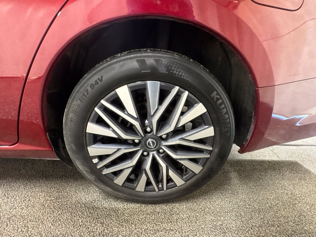 Used 2025 Nissan Altima 2.5 SV FWD image 11