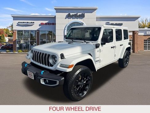 Used 2024 Jeep Wrangler Unlimited Sahara image 4