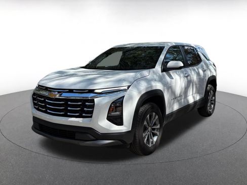 Used 2025 Chevrolet Equinox LT AWD/4WD image 4