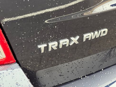 Used 2021 Chevrolet Trax LT w/ LT Convenience Package image 26