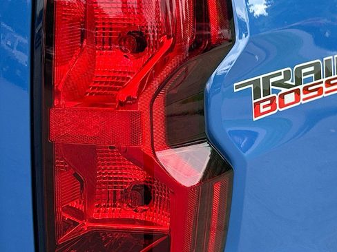 Used 2025 Chevrolet Colorado Trail Boss AWD/4WD image 11