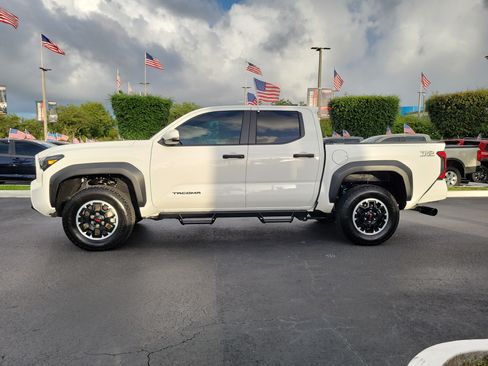 Used 2024 Toyota Tacoma TRD Off-Road w/ TRD Off Road Upgrade Package AWD/4WD image 7