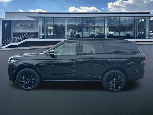 New 2026 Lincoln Navigator Reserve w/ Jet Appearance Package AWD/4WD image 4