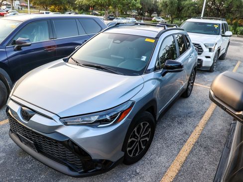 Used 2025 Toyota Corolla Cross AWD Hybrid image 3