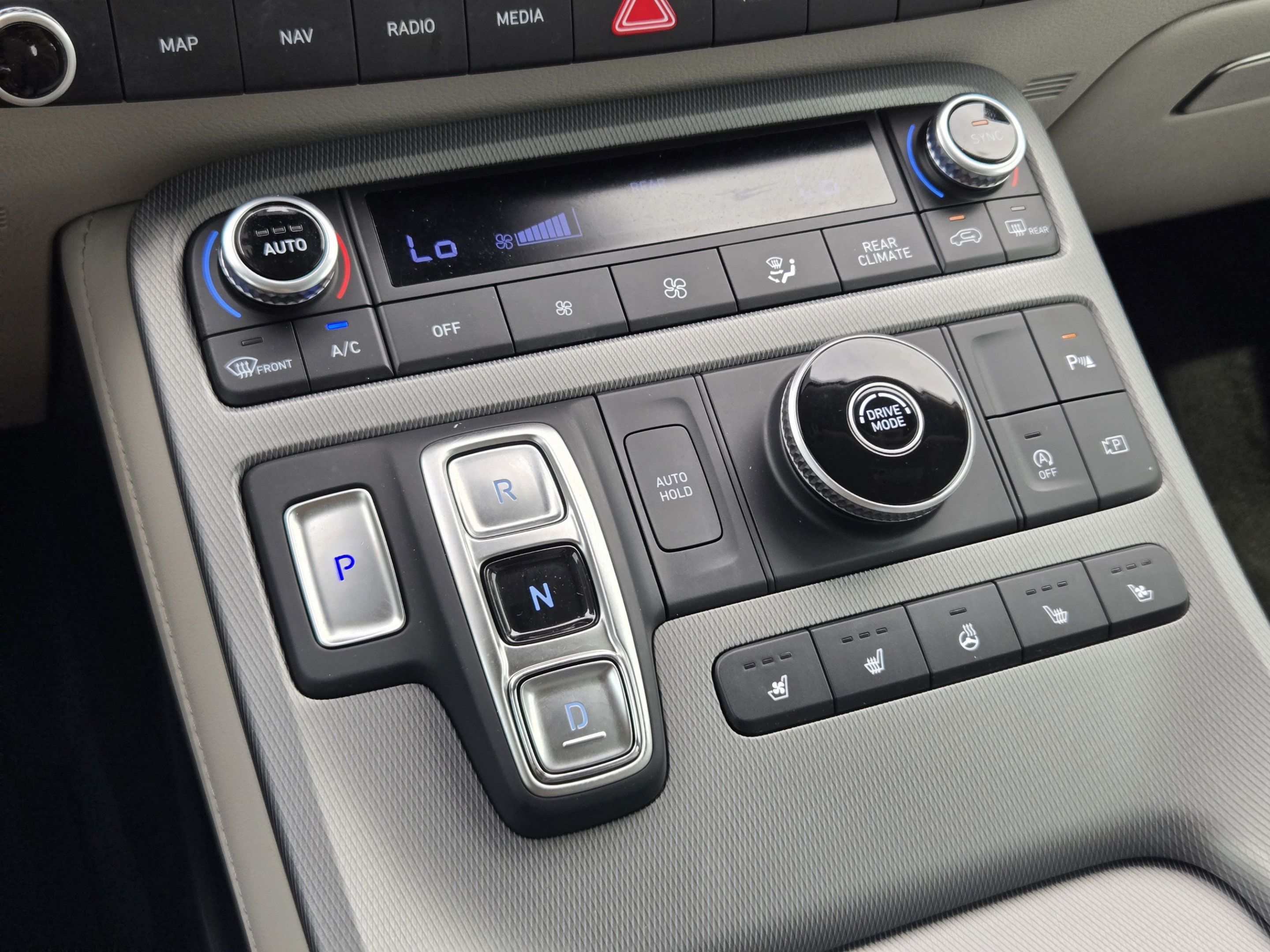 Used 2024 Hyundai Palisade Limited FWD image 18