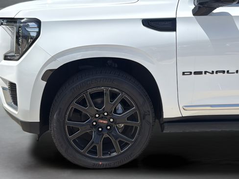 Used 2023 GMC Yukon Denali AWD/4WD image 32