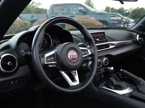 Used 2017 FIAT 124 Spider Classica RWD image 27