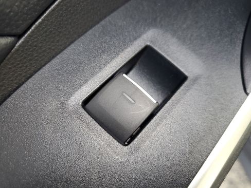 Used 2022 Toyota RAV4 XLE image 16