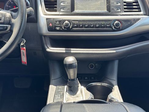 Used 2016 Toyota Highlander LE AWD/4WD image 15