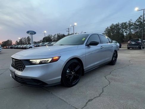 Used 2024 Honda Accord Sport image 2