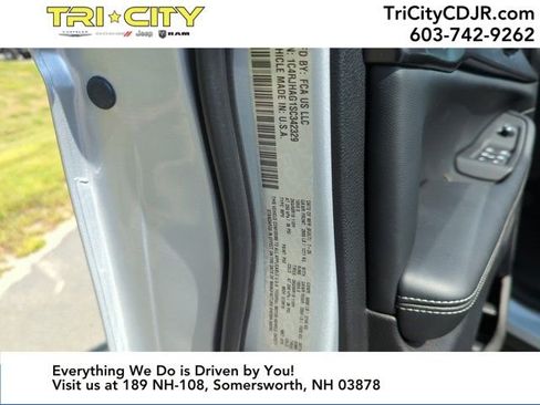 New 2025 Jeep Grand Cherokee Altitude image 44