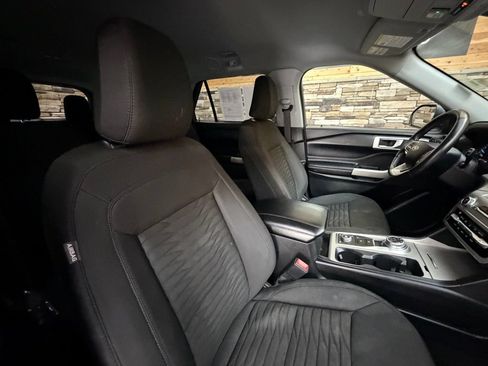 Used 2021 Ford Explorer XLT AWD/4WD image 16