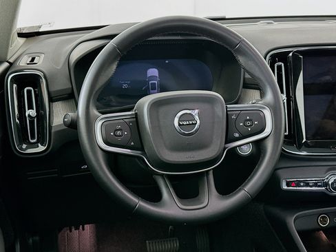 Used 2025 Volvo XC40 B5 Plus AWD/4WD image 17