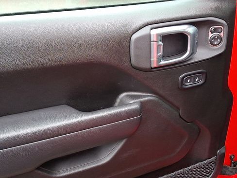 Certified 2025 Jeep Wrangler Willys image 12