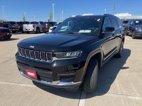 Certified 2024 Jeep Grand Cherokee L Limited w/ Luxury Tech Group II AWD/4WD image 3