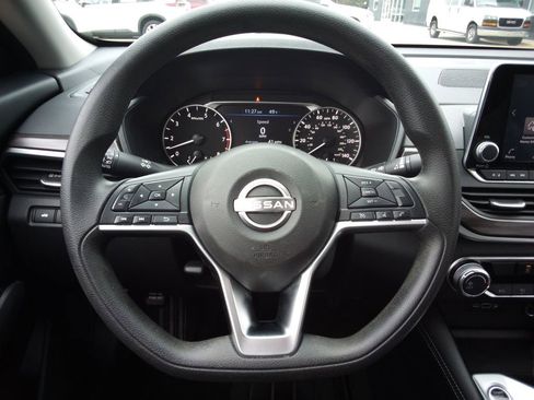 Used 2023 Nissan Altima 2.5 SV image 16