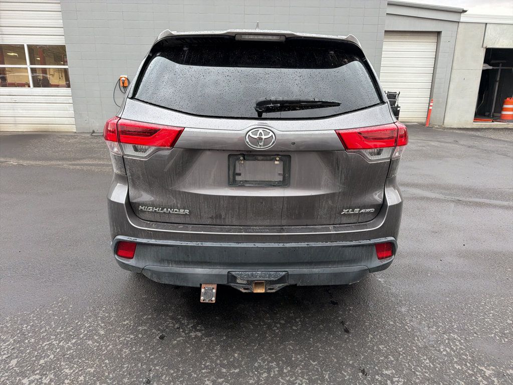 Used 2018 Toyota Highlander XLE AWD/4WD image 8
