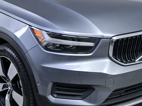 Used 2019 Volvo XC40 T5 Momentum image 35