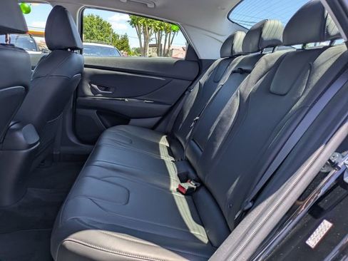 Used 2023 Hyundai Elantra Limited FWD image 13