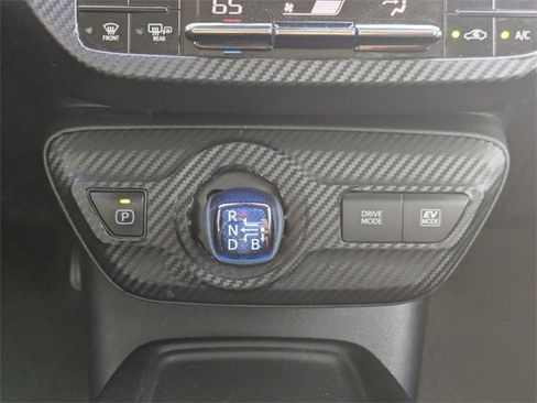 Used 2019 Toyota Prius LE image 18