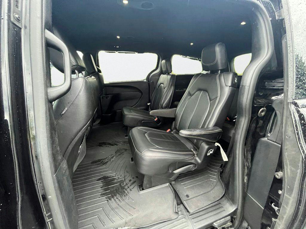 Used 2020 Chrysler Pacifica Touring-L AWD/4WD image 23