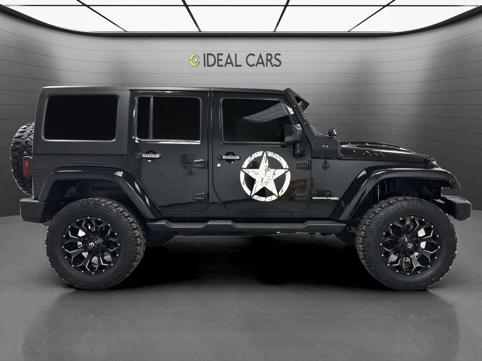 Used 2018 Jeep Wrangler Unlimited Sahara w/ Connectivity Group AWD/4WD image 4