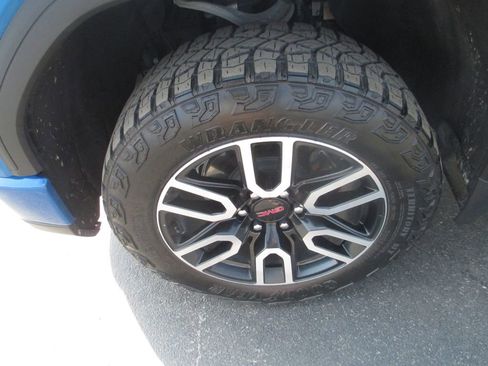 Used 2024 GMC Sierra 1500 AT4 w/ Technology Package AWD/4WD image 15