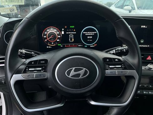 Used 2025 Hyundai Elantra Limited image 31