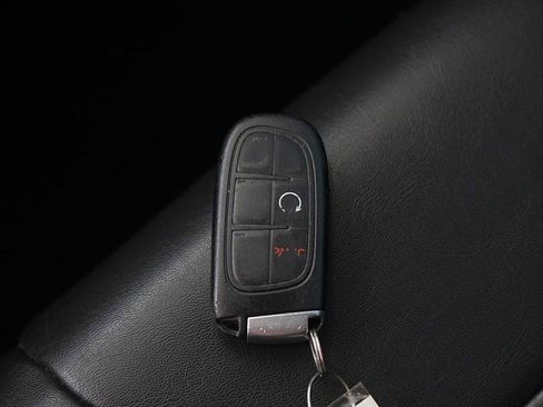 Used 2021 Jeep Cherokee Latitude Plus FWD image 28