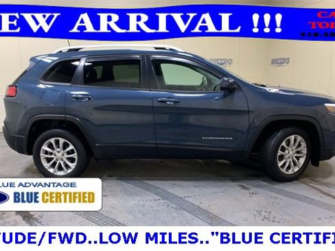 Used 2020 Jeep Cherokee Latitude w/ Cold Weather Group image 3