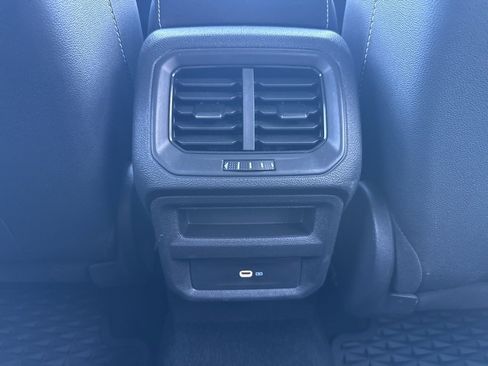 Used 2022 Volkswagen Taos SE image 21