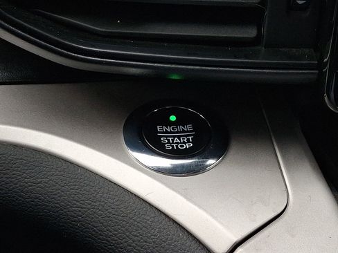 Used 2021 Ford Explorer XLT image 24