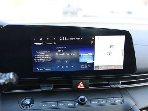 Used 2025 Hyundai Elantra SEL image 22