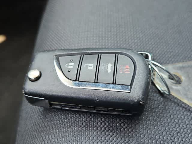 Used 2025 Toyota Corolla LE FWD image 28