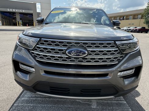Used 2022 Ford Explorer Limited w/ Limited Technology Package AWD/4WD image 2