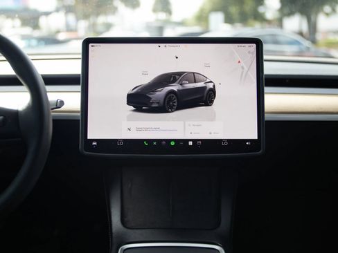 Used 2023 Tesla Model Y Long Range AWD/4WD image 28