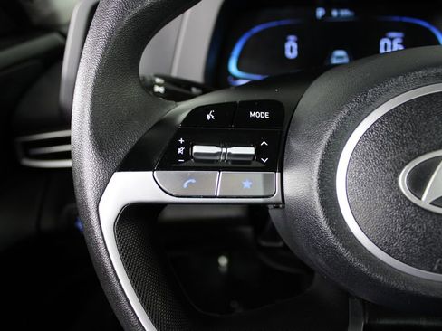 Certified 2025 Hyundai Elantra SE image 25