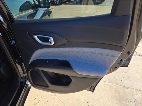 New 2026 Jeep Compass Latitude image 11