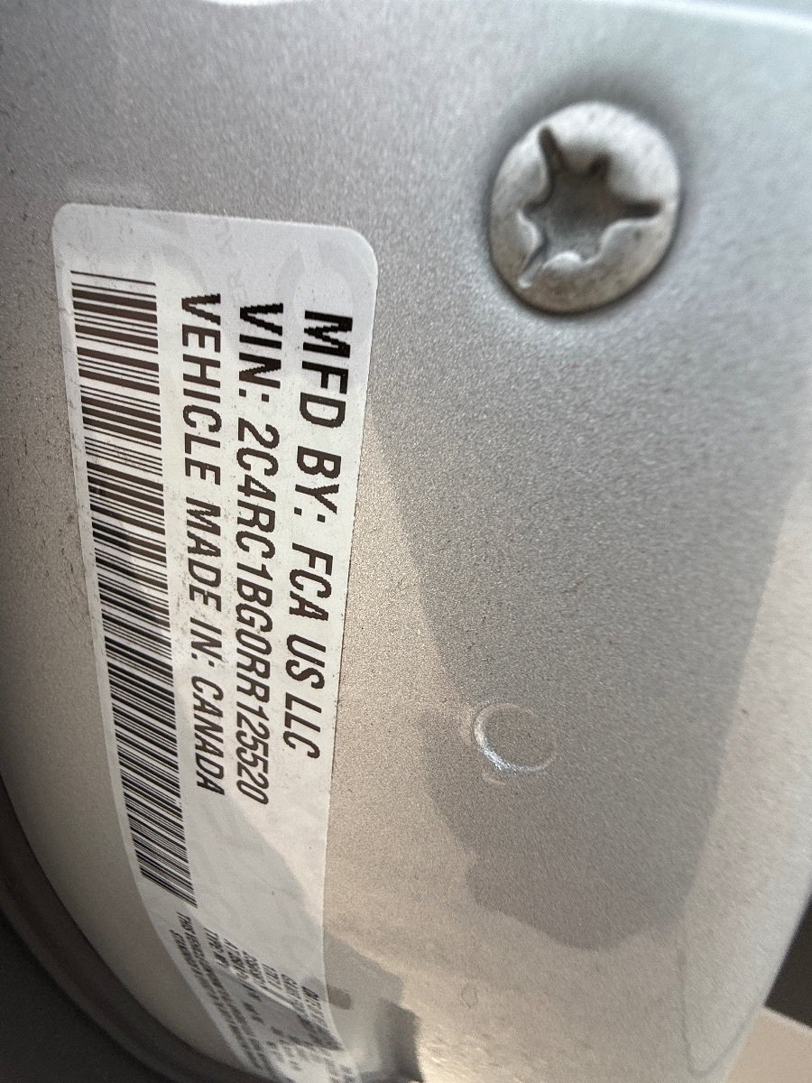 Used 2024 Chrysler Pacifica Touring-L FWD image 24